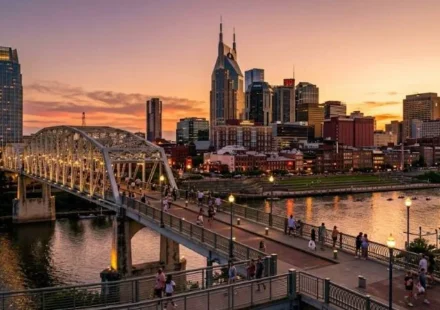Nashville skyline at sunset, a scenic start to any Nashville itinerary