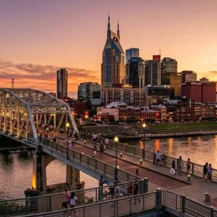 Nashville skyline at sunset, a scenic start to any Nashville itinerary